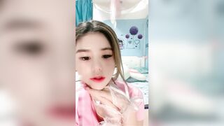 超级美人喵喵美少女自慰上瘾有点尿不尽