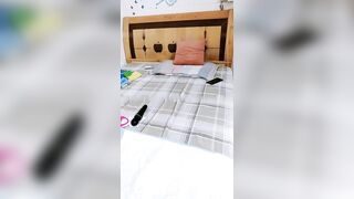 单身小少妇路边蹲在树脚下大尺度外面人来人往