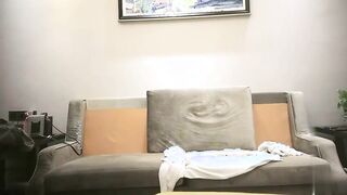91沈先生很有骚劲的小美女淫声荡语口交舔弄大鸡巴