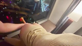车站大胆口交户外露出酒店落地窗狂操嫩妹