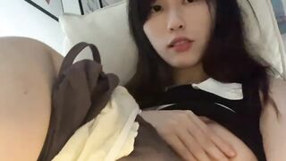 【花椒网红】清纯甜妹果果自慰摸奶泄密流出