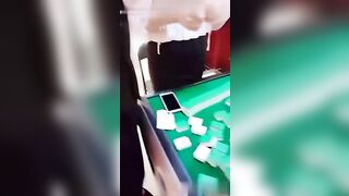 打完麻将和两个气质高跟少妇再麻将桌沙发上啪啪后入